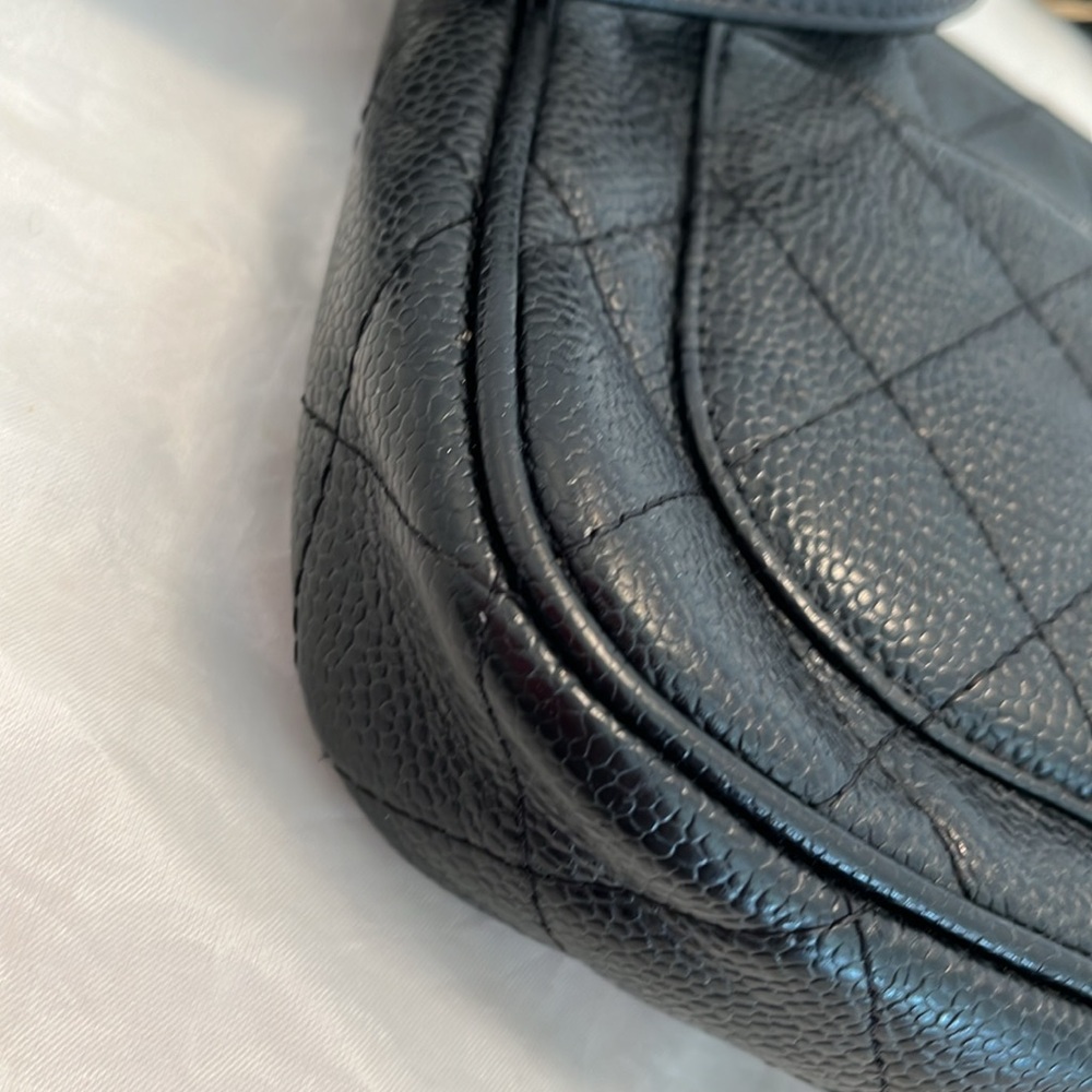 CHANEL Caviar Timeless Pochette - Picture 14 of 16